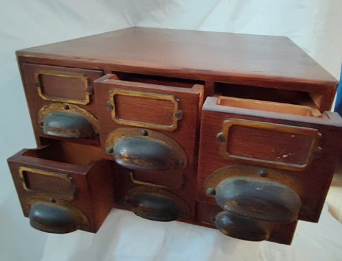 AN ANTIQUE OAK 6 DRAWER FILE CABINET - ADDITIONAL PHOTO 3