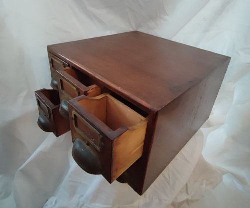 AN ANTIQUE OAK 6 DRAWER FILE CABINET - ADDITIONAL PHOTO 5