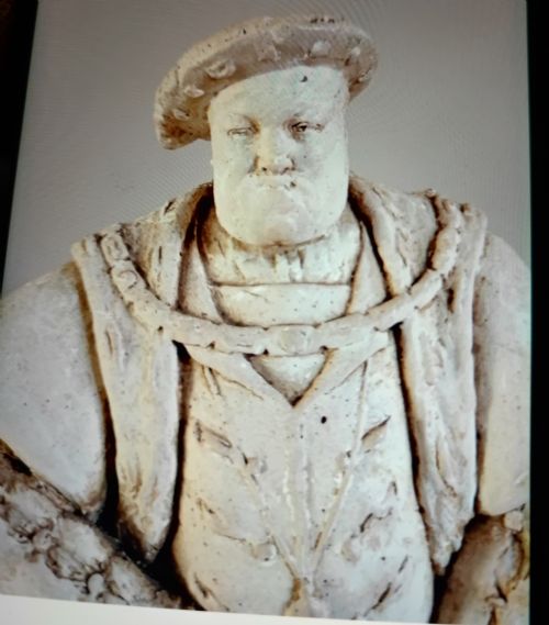 AN EDWARDIAN PLASTER STATUE OF HENRY THE EIGHTH - ADDITIONAL PHOTO 4