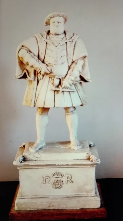 AN EDWARDIAN PLASTER STATUE OF HENRY THE EIGHTH - ADDITIONAL PHOTO 7