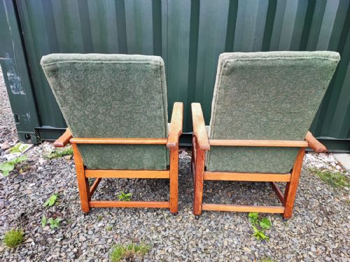 A PAIR OF ART'S AND CRAFTS LIGHT OAK UPHOLSTERED ARMCHAIRS - ADDITIONAL PHOTO 3