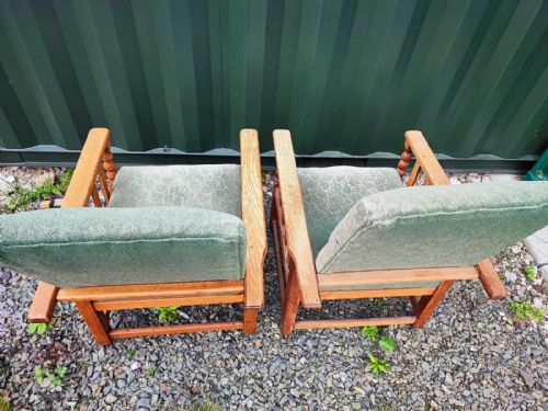 A PAIR OF ART'S AND CRAFTS LIGHT OAK UPHOLSTERED ARMCHAIRS - ADDITIONAL PHOTO 4