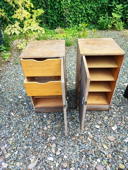 A PAIR OF LARGE LIMED OAK BEDSIDE CABINETS - ADDITIONAL PHOTO 5