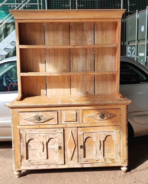 antique rustic small pine and elm dresser - CATEGORY: ANTIQUE DRESSERS - DATED 19TH CENTURY