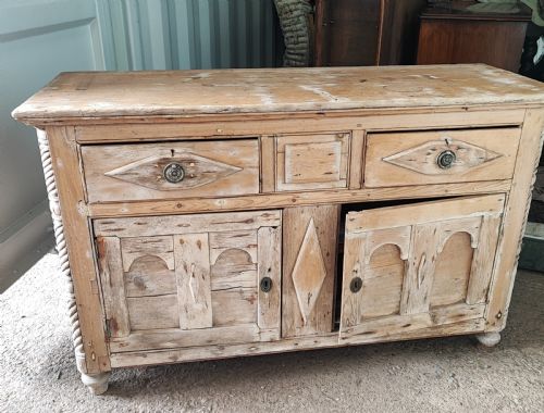 ANTIQUE RUSTIC SMALL PINE AND ELM DRESSER - ADDITIONAL PHOTO 1