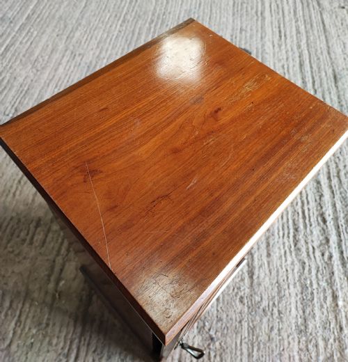AN EDWARDIAN WALNUT BEDSIDE CABINET - ADDITIONAL PHOTO 2