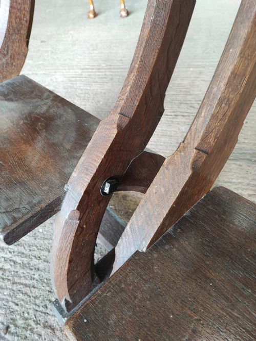 ANTIQUE PAIR OF OAK BENCHES IN THE GOTHIC STYLE - ADDITIONAL PHOTO 3
