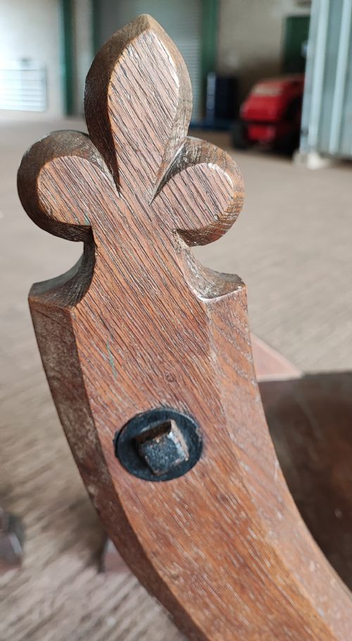 ANTIQUE PAIR OF OAK BENCHES IN THE GOTHIC STYLE - ADDITIONAL PHOTO 6