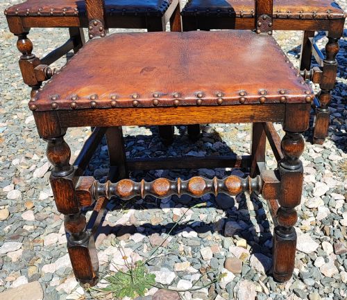 ANTIQUE SET OF 8 OAK UPHOLSTERED LEATHER CHAIRS IN THE CROMWELLIAN STYLE - ADDITIONAL PHOTO 1