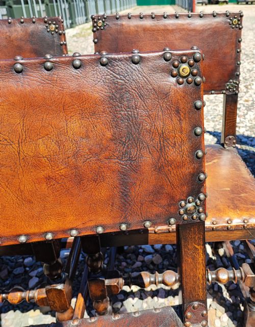 ANTIQUE SET OF 8 OAK UPHOLSTERED LEATHER CHAIRS IN THE CROMWELLIAN STYLE - ADDITIONAL PHOTO 2