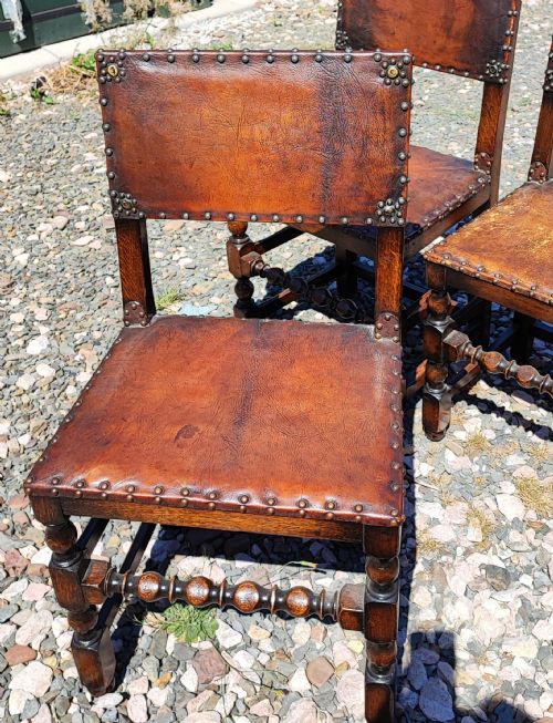 ANTIQUE SET OF 8 OAK UPHOLSTERED LEATHER CHAIRS IN THE CROMWELLIAN STYLE - ADDITIONAL PHOTO 4