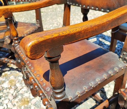 ANTIQUE SET OF 8 OAK UPHOLSTERED LEATHER CHAIRS IN THE CROMWELLIAN STYLE - ADDITIONAL PHOTO 10
