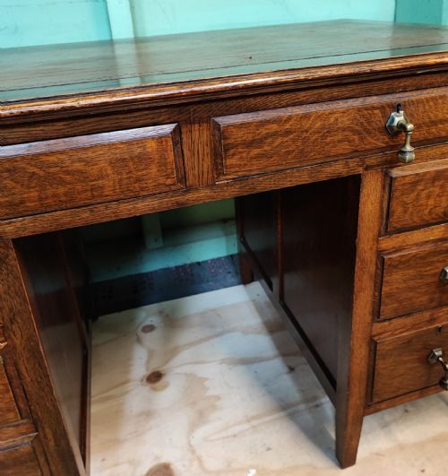 ANTIQUE EDWARDIAN OAK PEDESTAL DESK - ADDITIONAL PHOTO 1