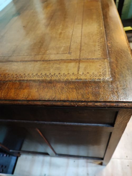 ANTIQUE EDWARDIAN OAK PEDESTAL DESK - ADDITIONAL PHOTO 5