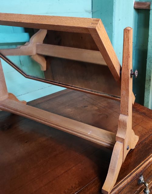 AN ANTIQUE PALE OAK COTSWOLD DRESSING MIRROR - ADDITIONAL PHOTO 5