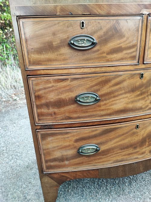 AN ANTIQUE REGENCY INLAID BOW FRONT CHEST - ADDITIONAL PHOTO 3