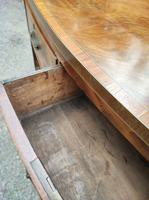 AN ANTIQUE REGENCY INLAID BOW FRONT CHEST - ADDITIONAL PHOTO 7