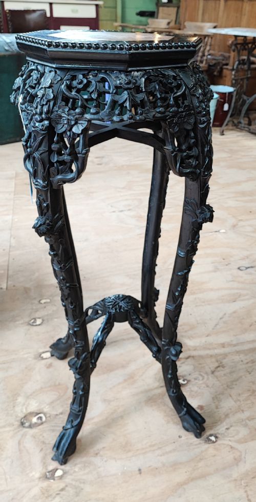 A 19C TALL QING DYNASTY HARDWOOD STAND WITH ROUGE MARBLE INSERT - ADDITIONAL PHOTO 5