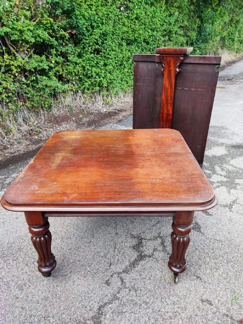 a fine william 1v mahogany extending dining table with 2 leaves and leaf holder - CATEGORY: ANTIQUE TABLES - DATED 19TH CENTURY
