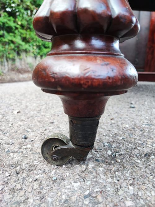 A FINE WILLIAM 1V MAHOGANY EXTENDING DINING TABLE WITH 2 LEAVES AND LEAF HOLDER - ADDITIONAL PHOTO 8