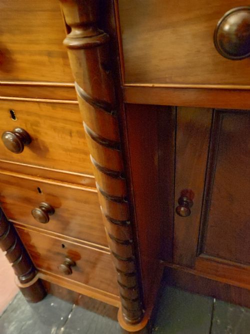 A FINE VICTORIAN MAHOGANY KNEEHOLE DESK OR DRESSING TABLE - ADDITIONAL PHOTO 5