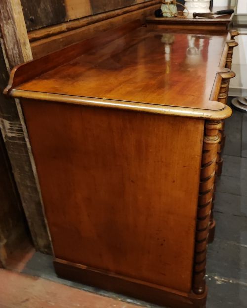A FINE VICTORIAN MAHOGANY KNEEHOLE DESK OR DRESSING TABLE - ADDITIONAL PHOTO 7