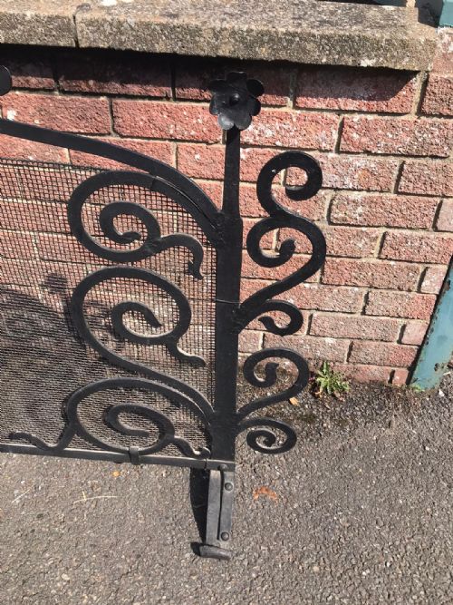 ANTIQUE LARGE WROUGHT IRON COUNTRY HOUSE FIRE GUARD - ADDITIONAL PHOTO 6
