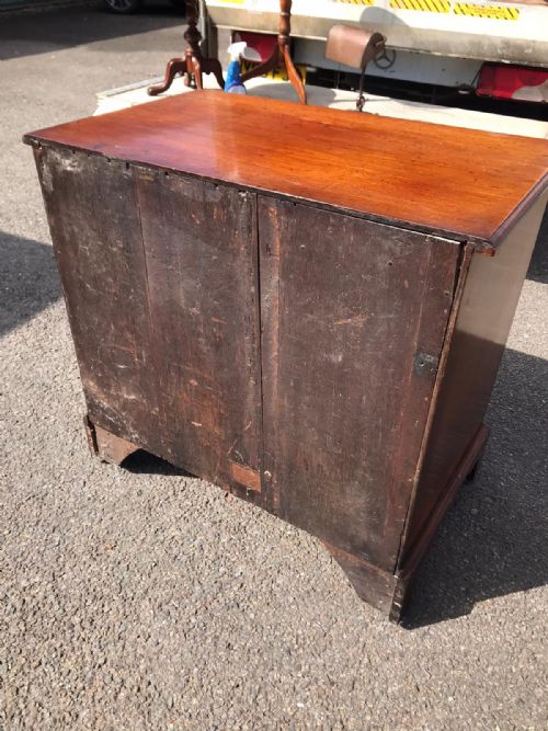 A GOOD GEORGIAN MAHOGANY KNEEHOLE DESK - ADDITIONAL PHOTO 6