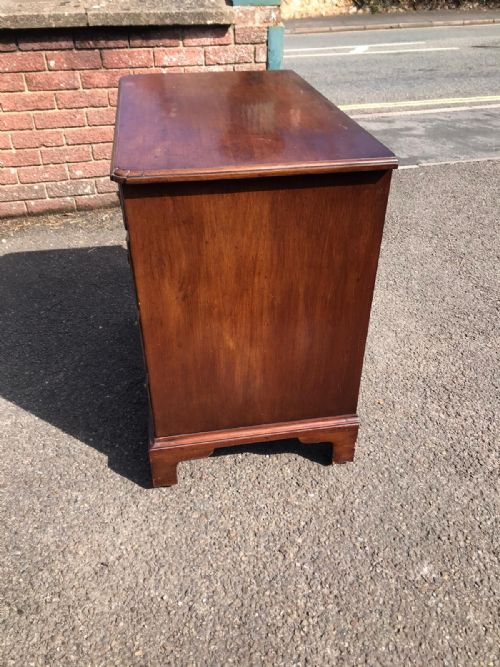 A GOOD GEORGIAN MAHOGANY KNEEHOLE DESK - ADDITIONAL PHOTO 7
