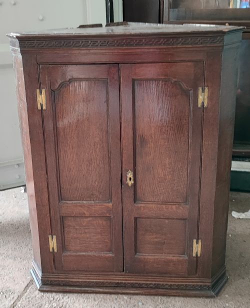 A LARGE HANGING OAK GEORGIAN CORNER CABINET - ADDITIONAL PHOTO 8