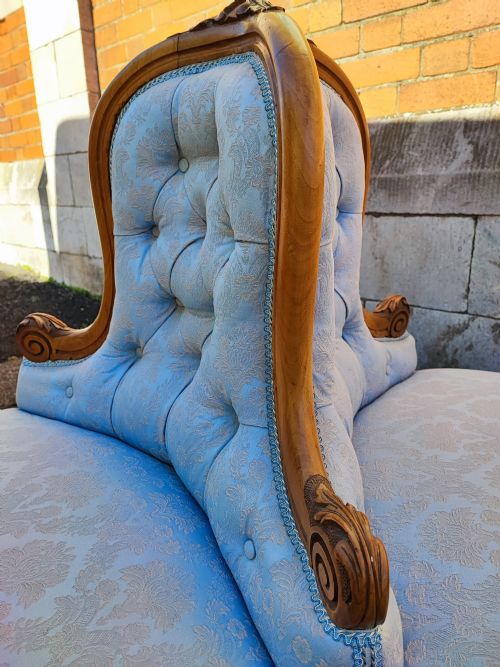 QUALITY VICTORIAN WALNUT CONVERSATION SEAT SOFA - ADDITIONAL PHOTO 1