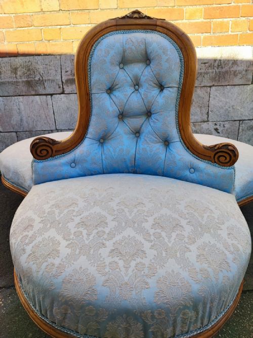 QUALITY VICTORIAN WALNUT CONVERSATION SEAT SOFA - ADDITIONAL PHOTO 5