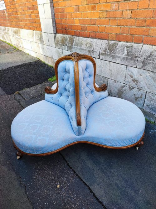 QUALITY VICTORIAN WALNUT CONVERSATION SEAT SOFA - ADDITIONAL PHOTO 6