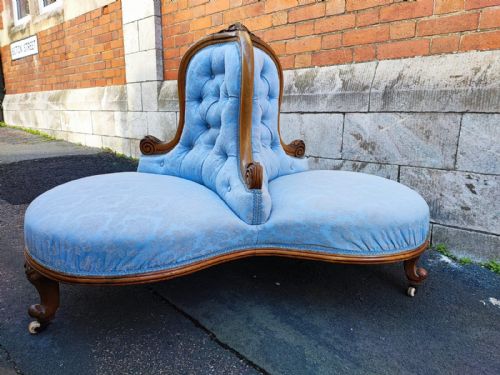 QUALITY VICTORIAN WALNUT CONVERSATION SEAT SOFA - ADDITIONAL PHOTO 7