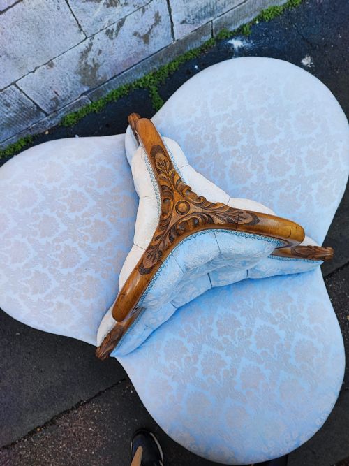 QUALITY VICTORIAN WALNUT CONVERSATION SEAT SOFA - ADDITIONAL PHOTO 8