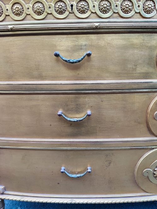 AN ENGLISH ANTIQUE GILT COMMODE CHEST IN THE GEORGE THE 3RD STYLE - ADDITIONAL PHOTO 2