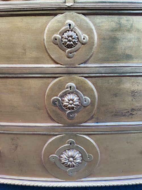AN ENGLISH ANTIQUE GILT COMMODE CHEST IN THE GEORGE THE 3RD STYLE - ADDITIONAL PHOTO 5