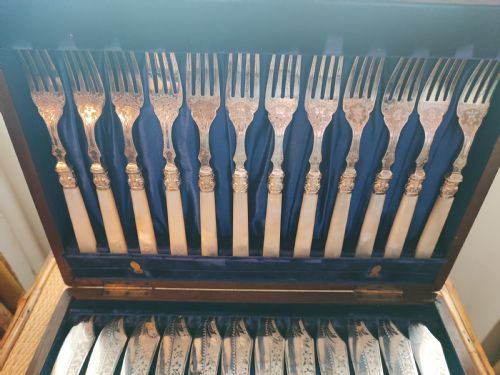 A GOOD VICTORIAN 12 PLACE SETTING FOR FISH - ADDITIONAL PHOTO 2