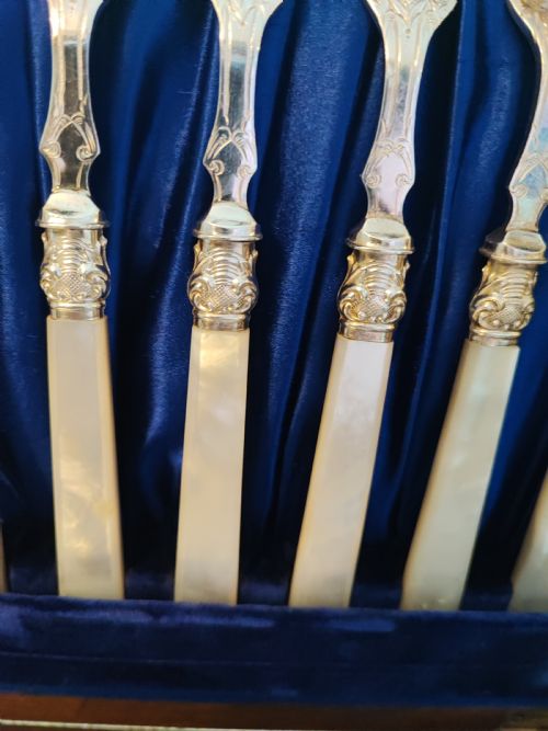 A GOOD VICTORIAN 12 PLACE SETTING FOR FISH - ADDITIONAL PHOTO 9
