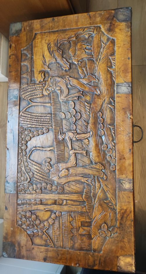 AN ANTIQUE BRASS BOUND CHINESE CARVED CAMPHOR TRUNK - ADDITIONAL PHOTO 1