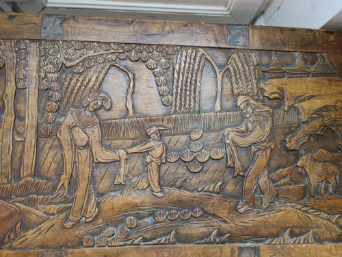 AN ANTIQUE BRASS BOUND CHINESE CARVED CAMPHOR TRUNK - ADDITIONAL PHOTO 7