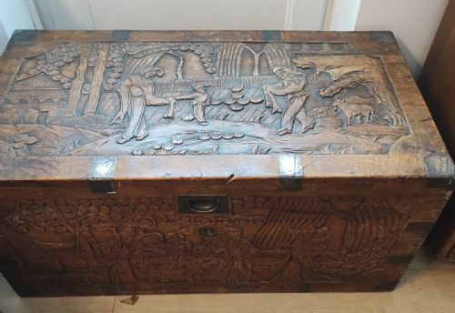 AN ANTIQUE BRASS BOUND CHINESE CARVED CAMPHOR TRUNK - ADDITIONAL PHOTO 18