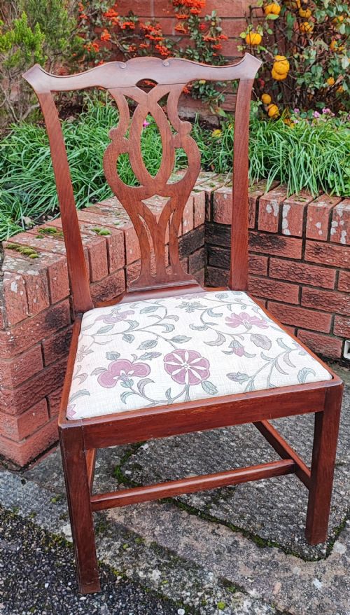 A PAIR OF CHIPPENDALE PERIOD MAHOGANY SIDE CHAIRS - ADDITIONAL PHOTO 1