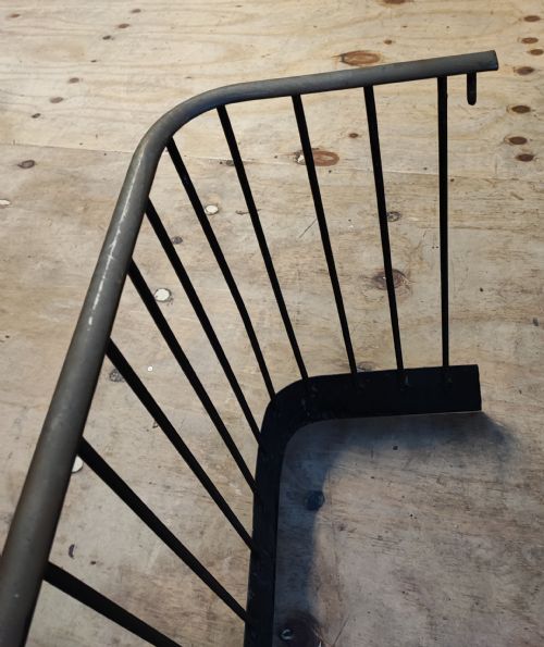 VICTORIAN BRASS AND IRON FENDER OF COMPACT SIZE - ADDITIONAL PHOTO 1