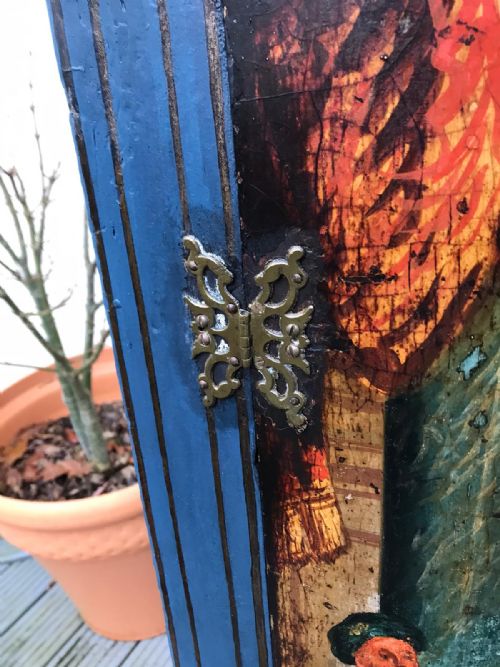 GEORGE 111 PAINTED HANGING CORNER CUPBOARD - ADDITIONAL PHOTO 7