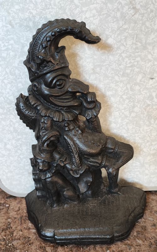 PAIR OF VICTORIAN CAST IRON PUNCH AND JUDY DOORSTOPS OR DOOR PORTERS - ADDITIONAL PHOTO 1