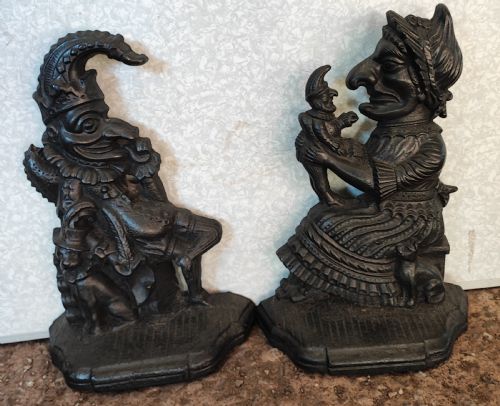 PAIR OF VICTORIAN CAST IRON PUNCH AND JUDY DOORSTOPS OR DOOR PORTERS - ADDITIONAL PHOTO 3