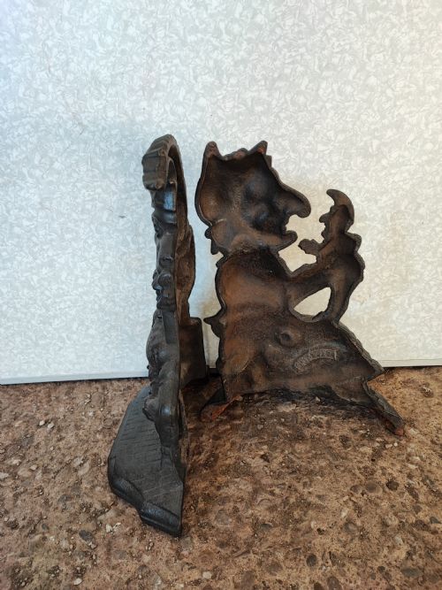 PAIR OF VICTORIAN CAST IRON PUNCH AND JUDY DOORSTOPS OR DOOR PORTERS - ADDITIONAL PHOTO 6