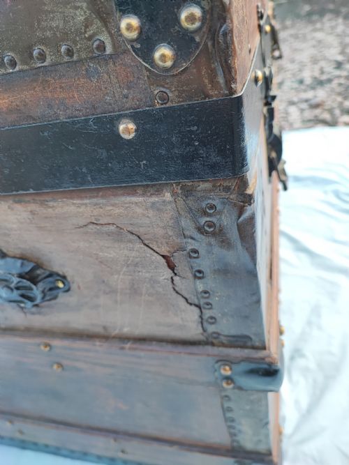 A 19 C TOOLED LEATHER AND MAHOGANY STEAMER CARRIAGE TRUNK - ADDITIONAL PHOTO 3