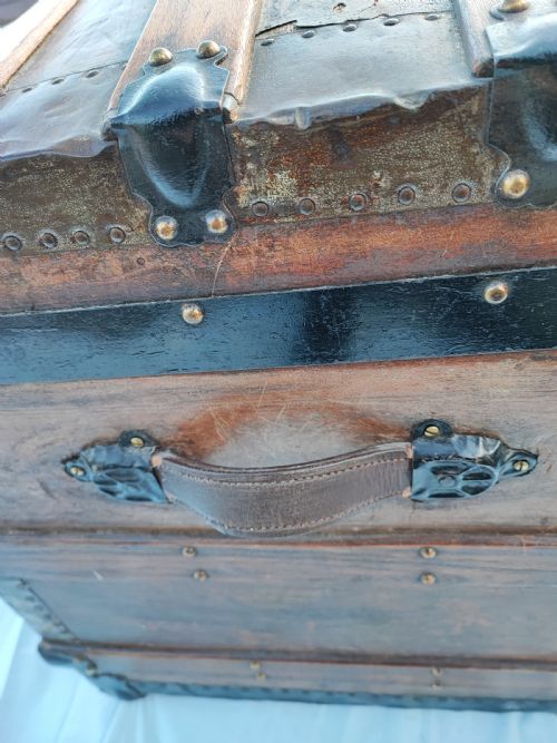 A 19 C TOOLED LEATHER AND MAHOGANY STEAMER CARRIAGE TRUNK - ADDITIONAL PHOTO 6